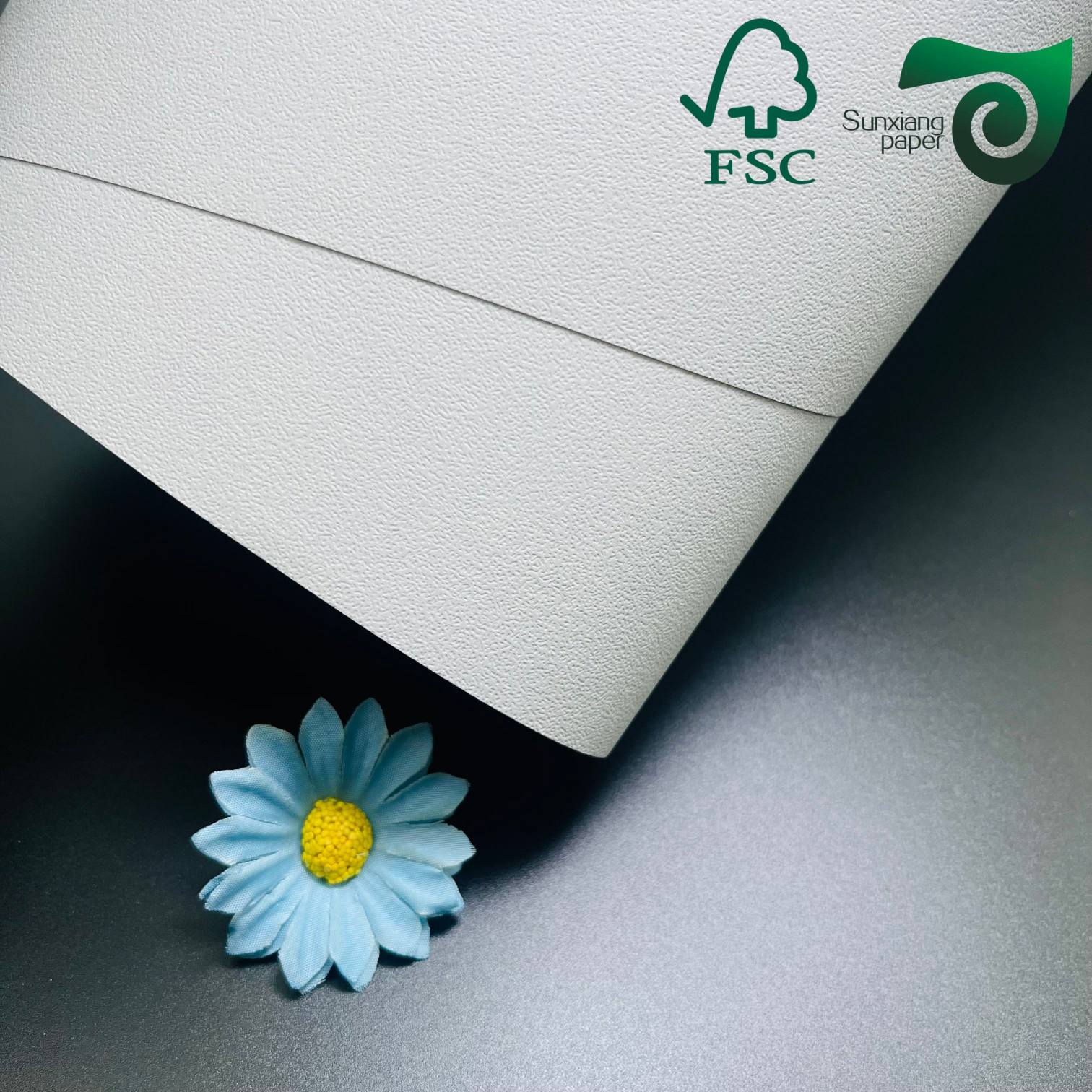 FSC certified 200gsm leather grain embossed white paper, ideal for luxury jewelry & accessory packaging, premium gift boxes and high-end display solutions.